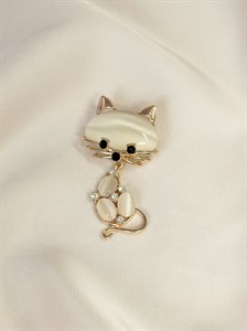 Брошь "Белый котик"